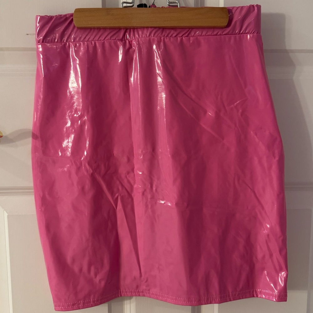 Bright pink pleather skirt from Pretty Little Thing - Picture 4 of 5